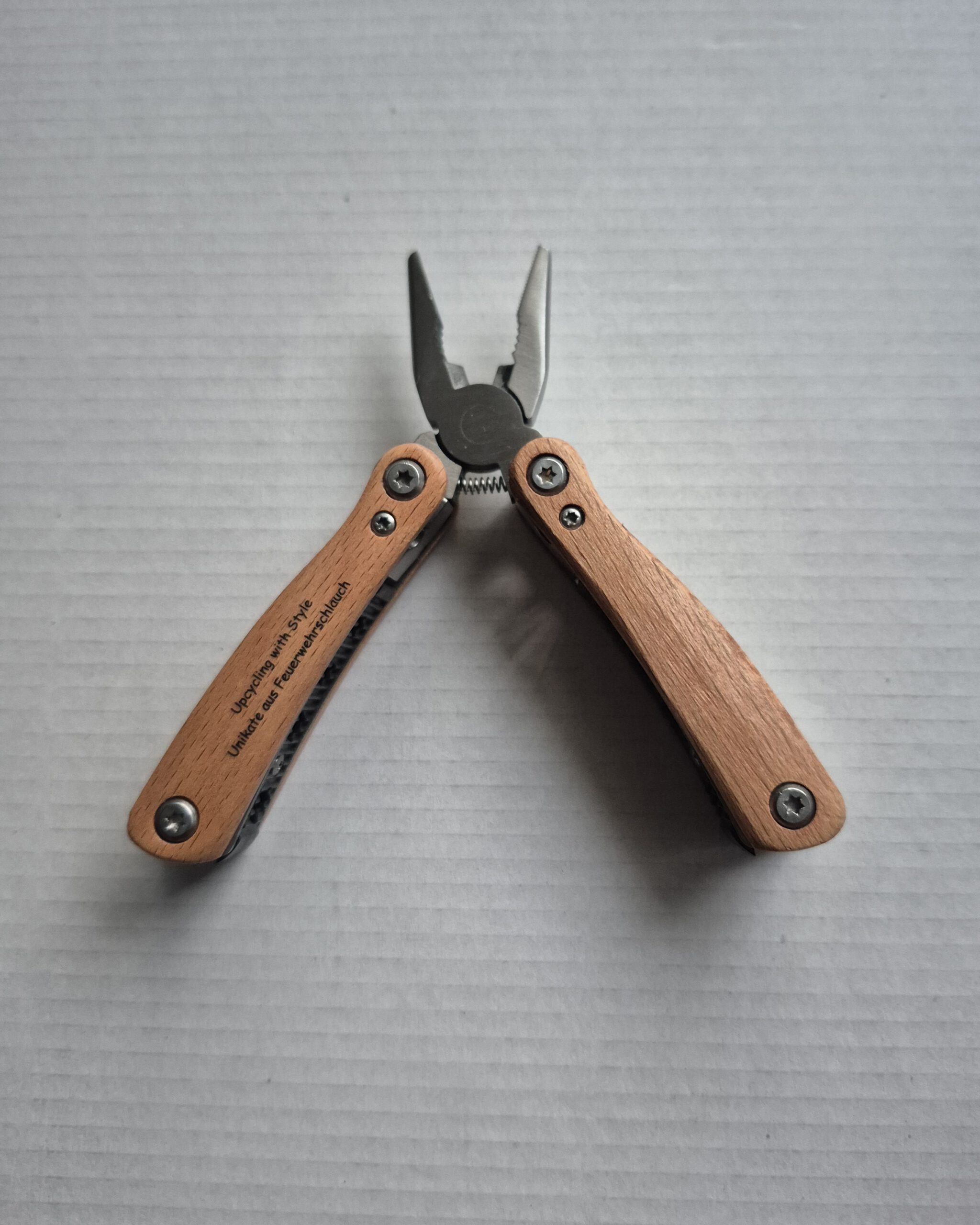 Tasche mit Multitool klein orange und Gürtelband