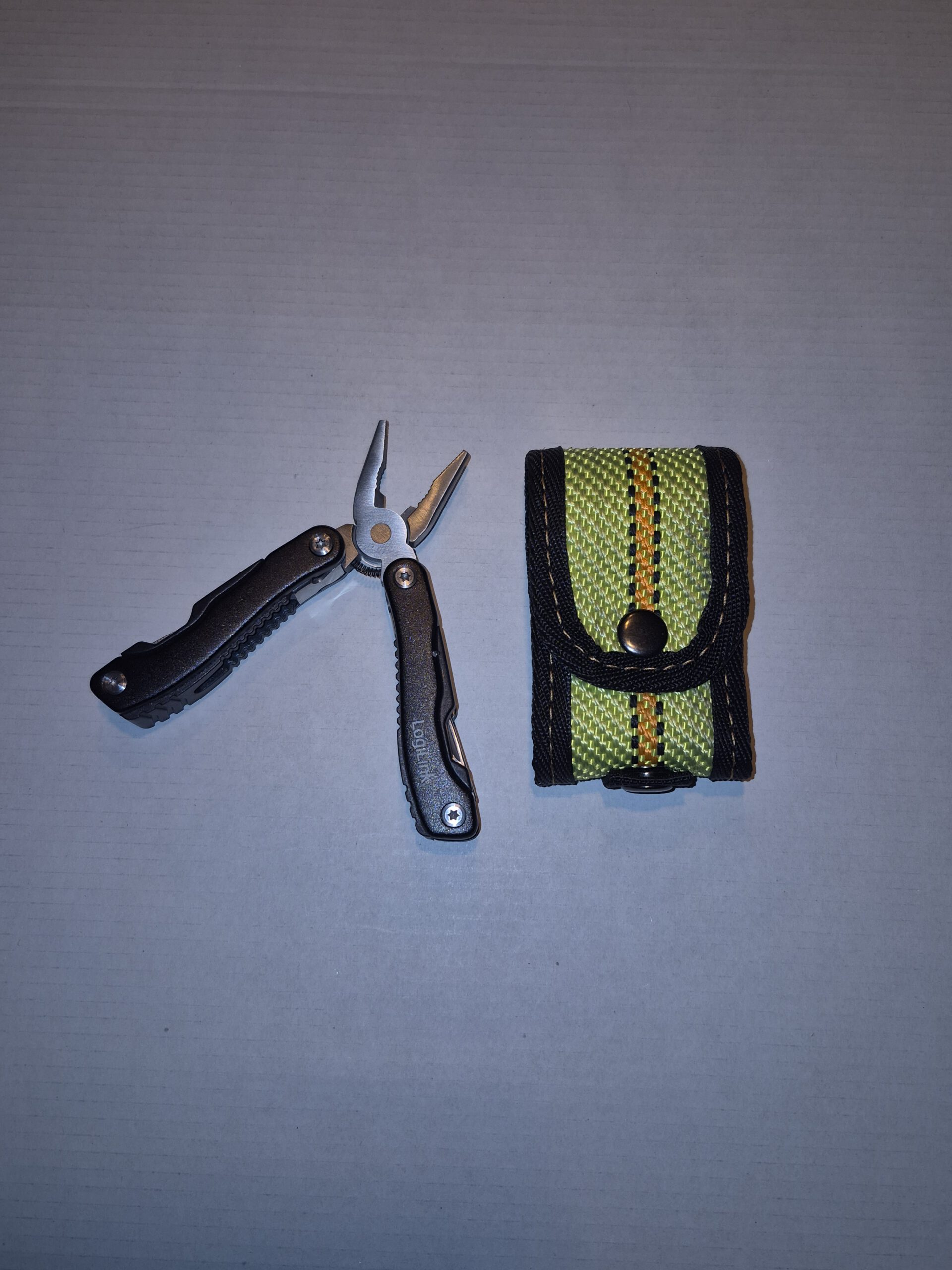 Tasche mit Multitool klein und Gürtelschlaufe