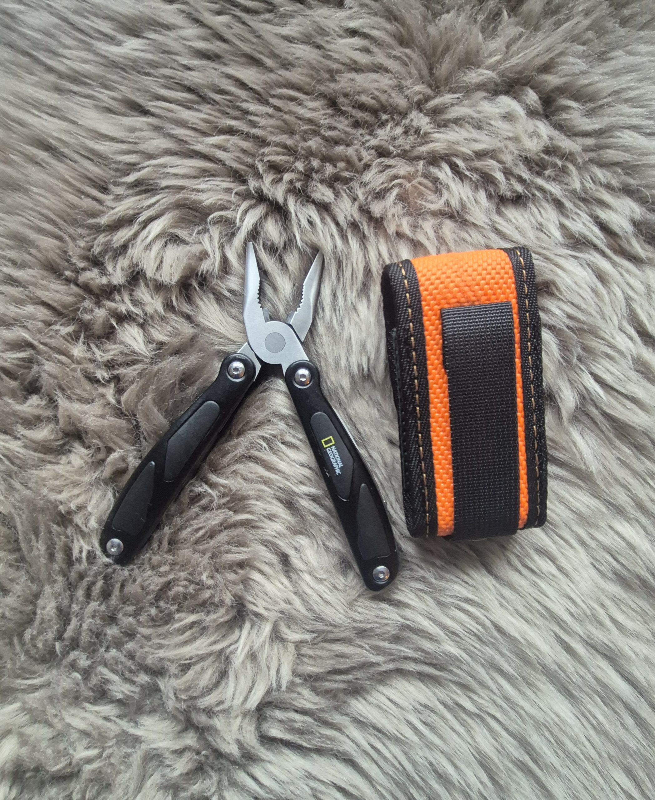 Multitool mit Tasche in Orange mit Gürtelband
