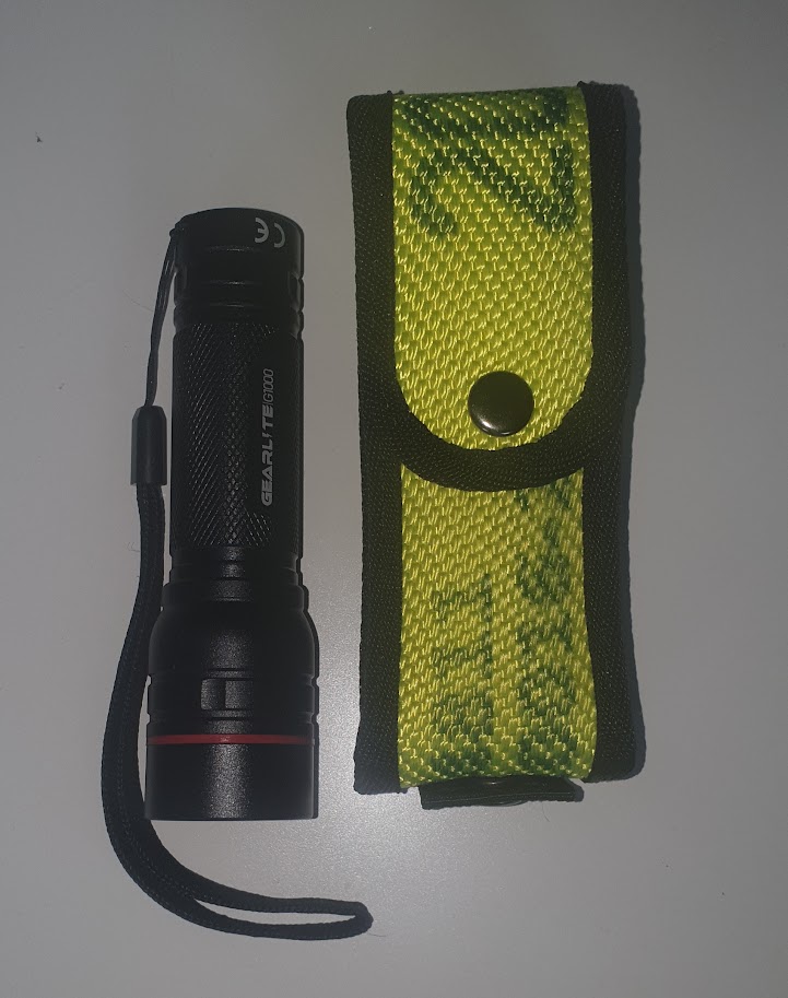 LED Taschenlampe mit Tasche in Gelb