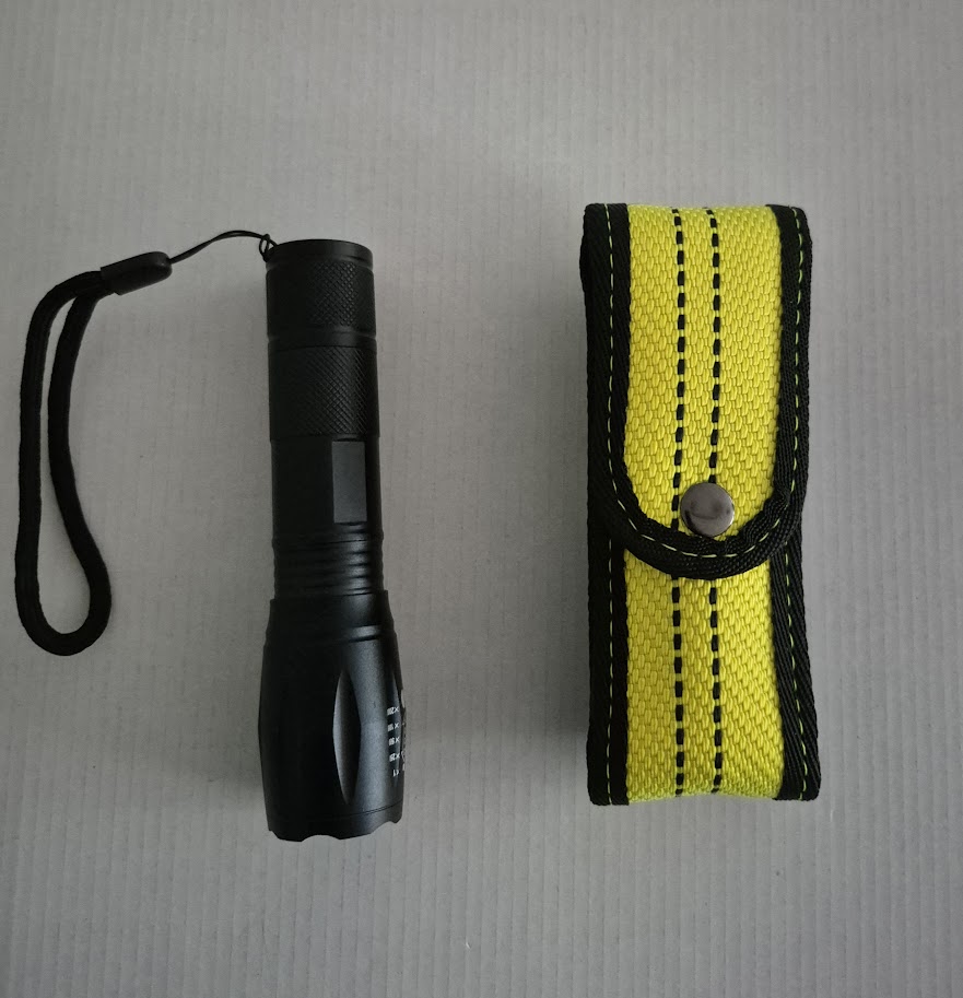 LED Taschenlampe mit Tasche in Gelb mit Gürtelschlaufe