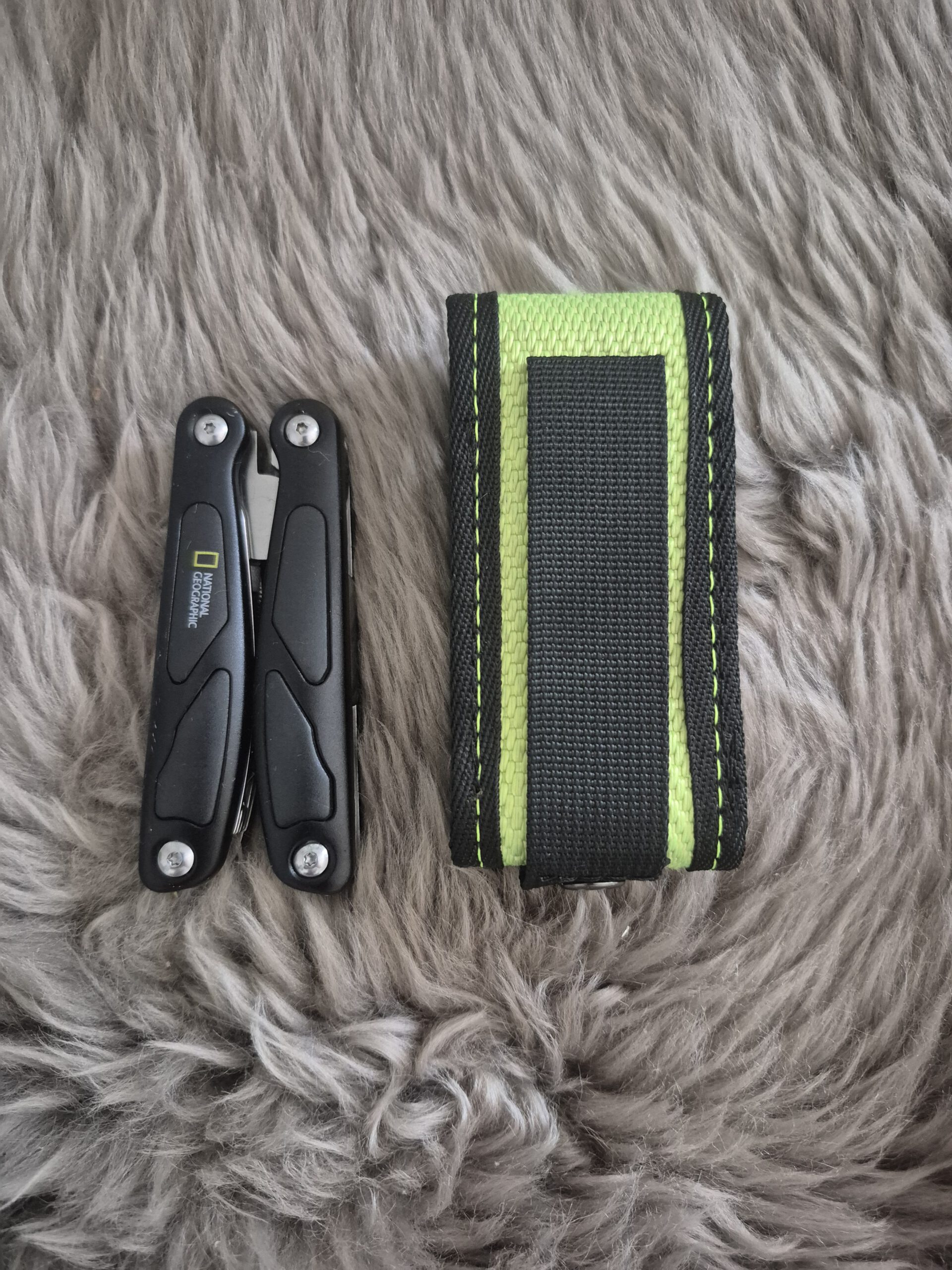 Multitool mit Tasche in gelb mit Gürtelband